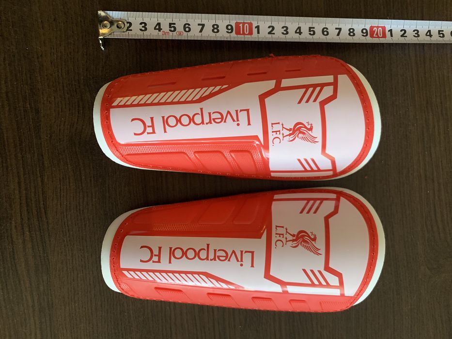 Ливерпул футболни чорапи и кори NB