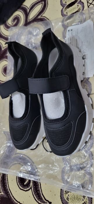 Женские кросовки  по 2500тг