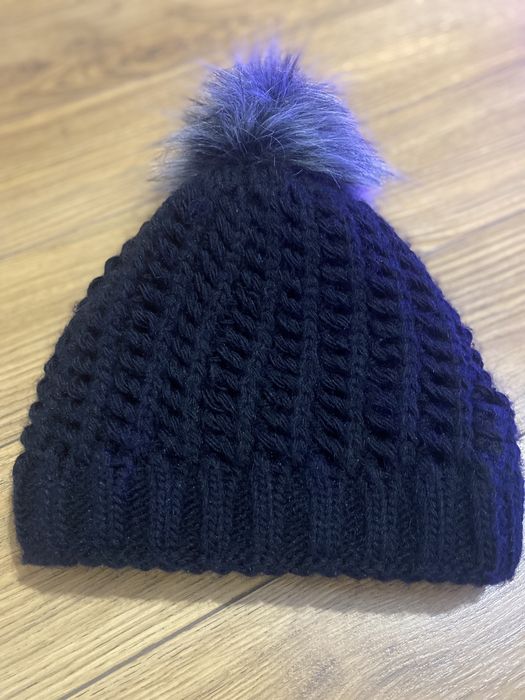 Дамска зимна шапка