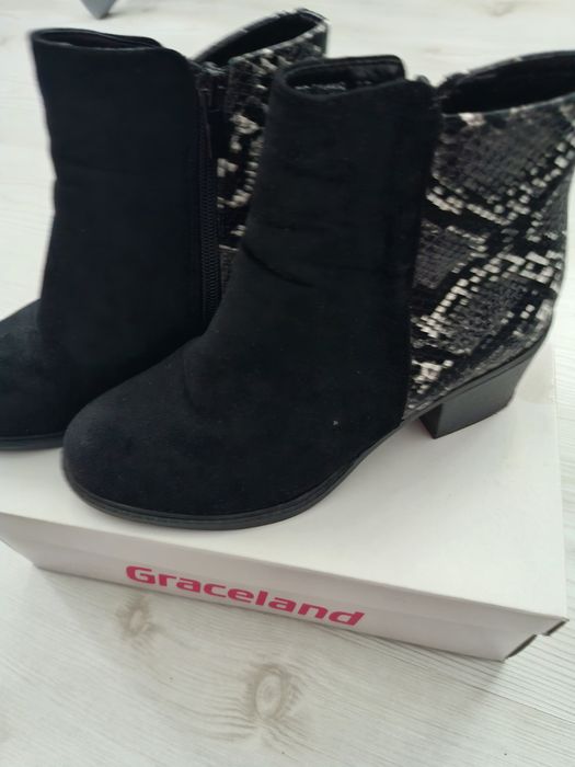 Botine cu detaliu print