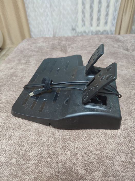 Продам игровой руль для компьютера .