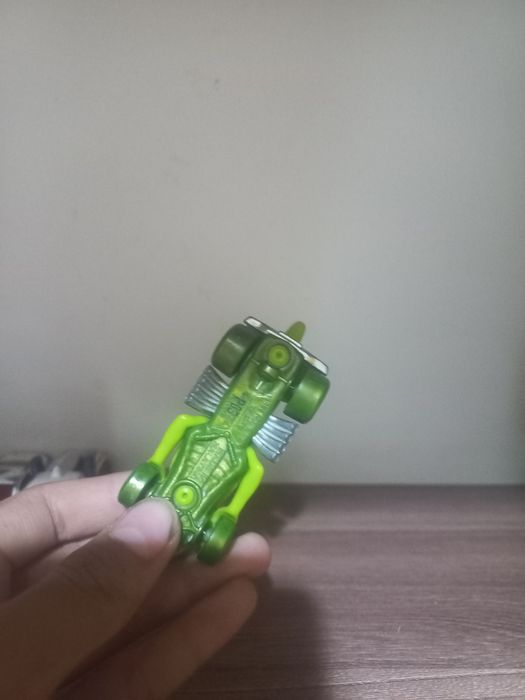 Продам машинки хотвилс