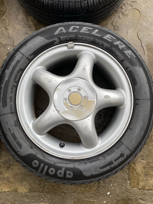 Продавам 4 алуминиеви джанти с летни гуми с размер 185/60 R 14 82 H