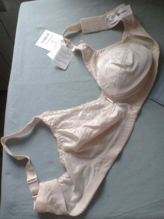 proteza de san din granule poliester cu sutien bej Trulife marime 85B