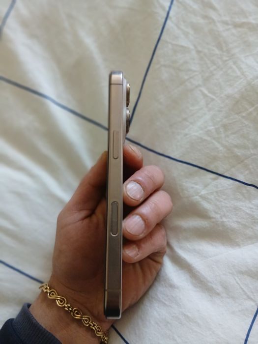 iPhone 16 pro gold stare perfectă