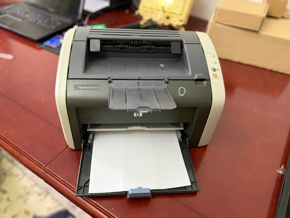 Продам принтер HP LaserJet 1010 в хорошем состоянии