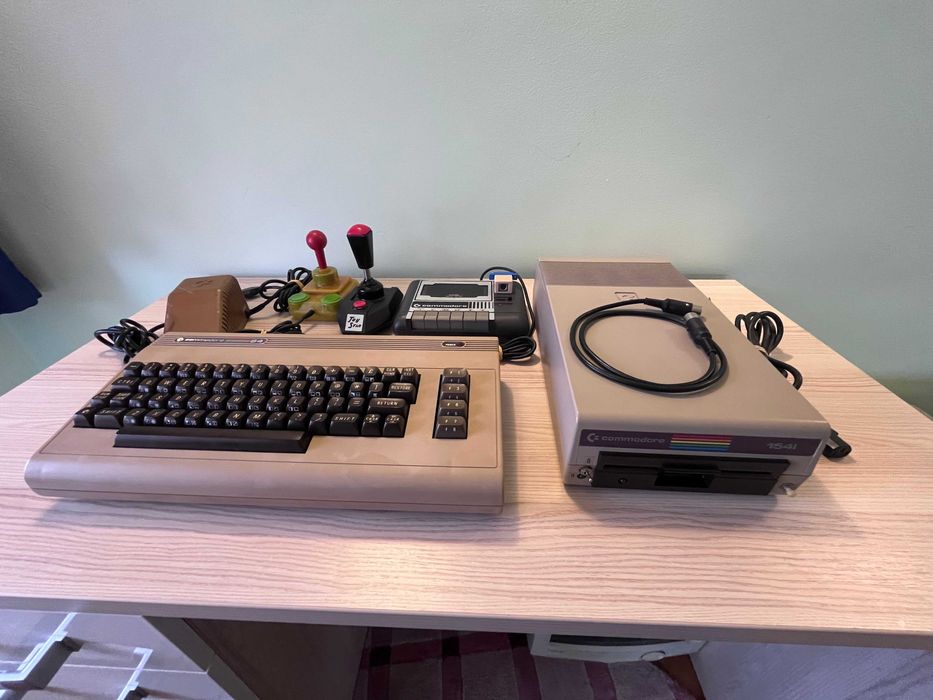 Lot componente rare retro computing Commodore 64 Breadbin, 1530, 1541