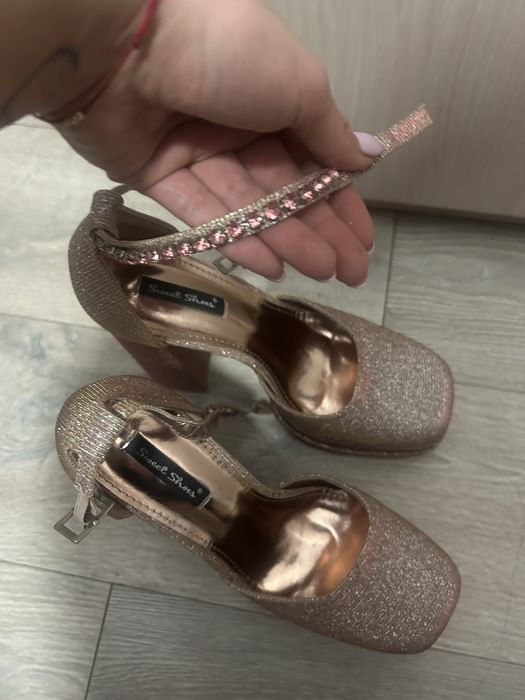 Блестящи токчета 15 см