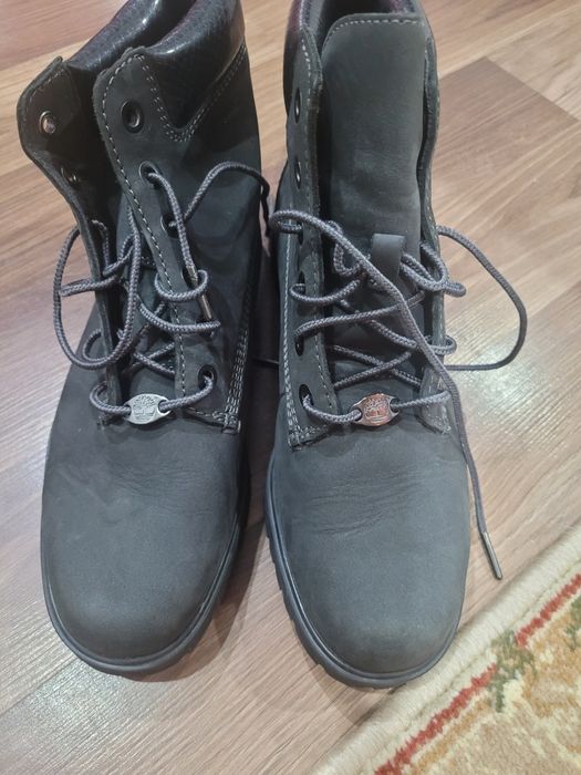 Vând ghete Timberland