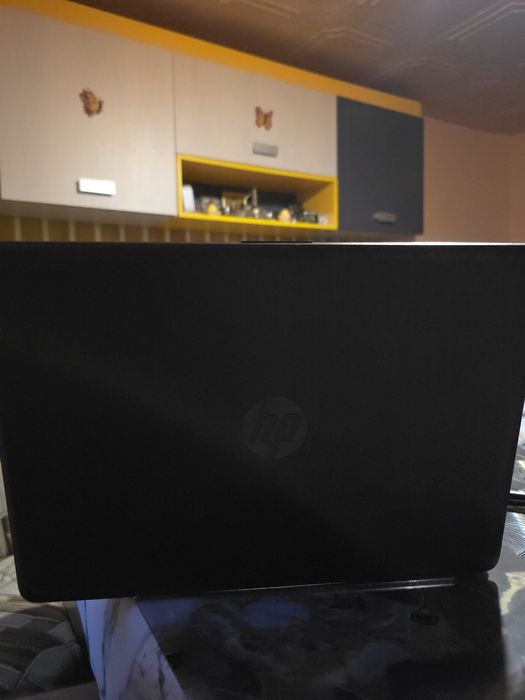 Laptop Hp i3 a 8 a generatie windows 11