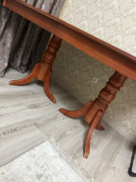 Стол гостиный из дерева