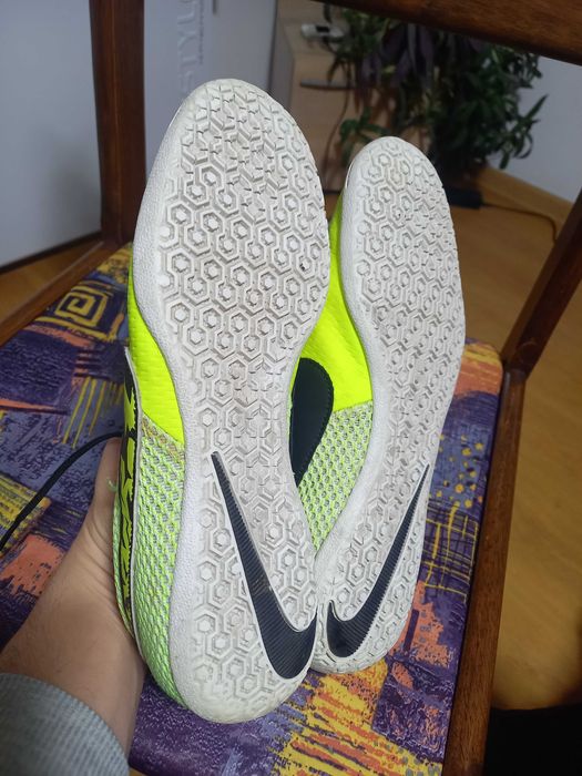 Футболни обувки NIKE номер 40.5, стелка 25,5см