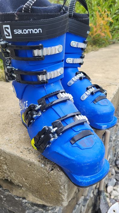 Ски, каска, щеки и обувки