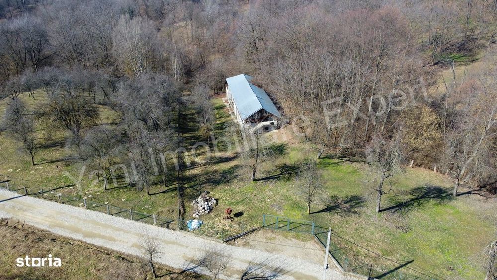 Construcție + teren de vânzare în comuna Valea Iașului,  județ Argeș.