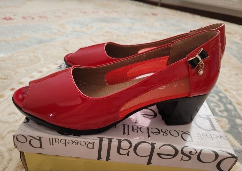 Кроссы, туфли 35-36 размер