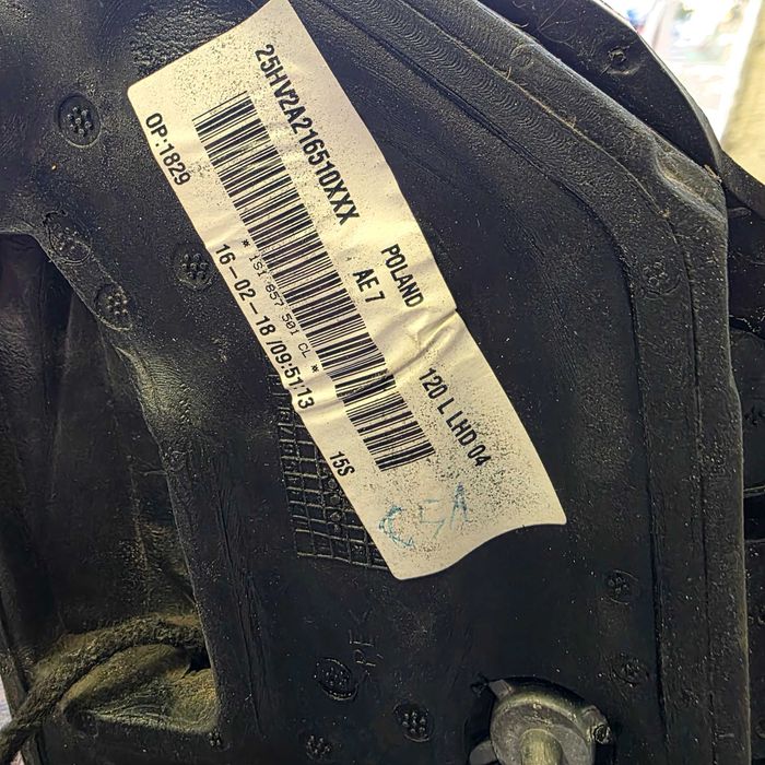 Продавам ляво огледало за Фолксваген UP