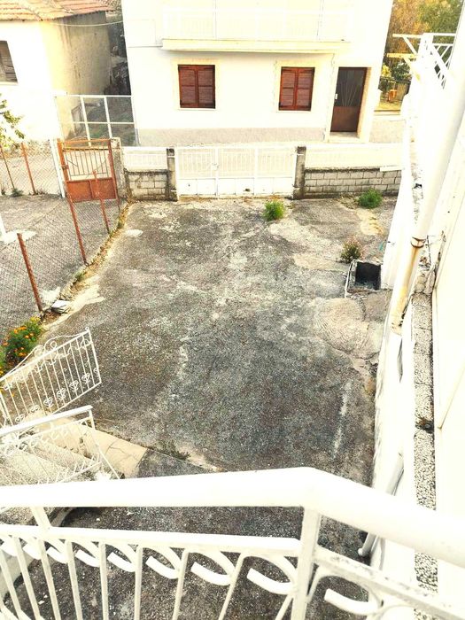 Продава се 2 ет. къща 195 м2 и двор 200 м2 в Сохос, Северна Гърция