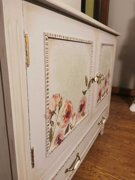 Comoda in stil shabby chic