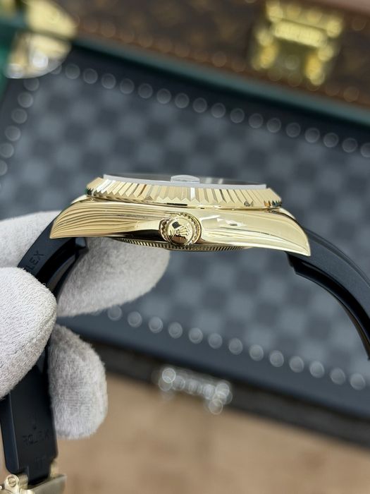Rolex Sky-Dweller Rubber Gold 18k