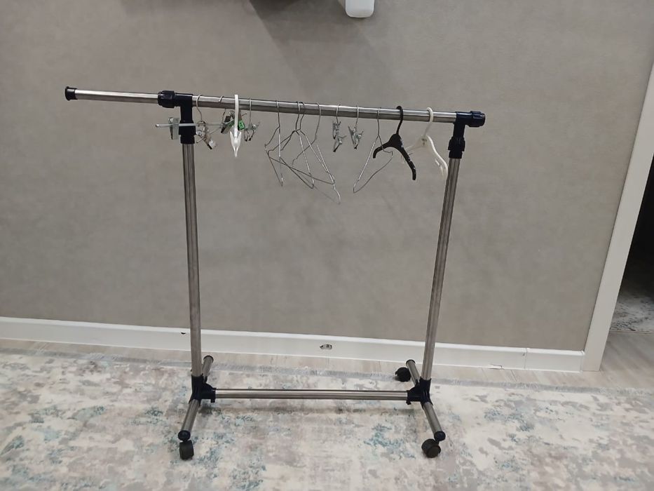 Напольная вешалка для одежды | Металлическая