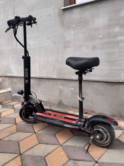 Vând Trotinetă Electrică Kugoo Kirin M4 – Putere și Confort