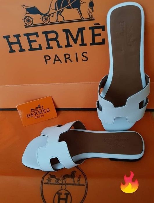 Papuci albi,diverse mărimi, import Italia, accesorii incluse