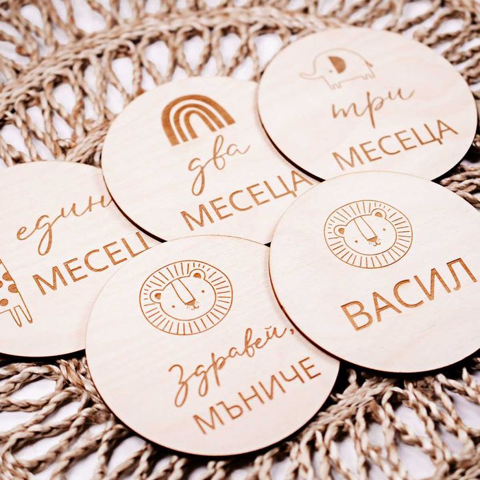 Дървени месечинки за бебе. Подарък за кръщене, погача, новородено.