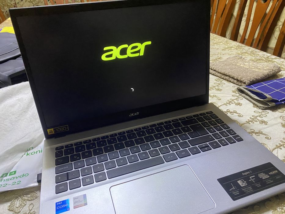 Ноутбук acer yangi