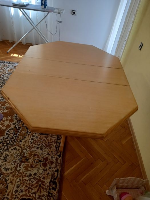 Кухненска маса осмоъгълна