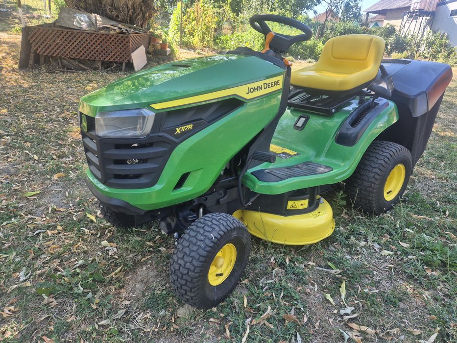 John Deere X117R 2022 Tractoras de tuns iarba