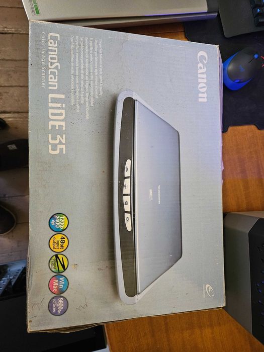 Canon Lide 35 Скенер