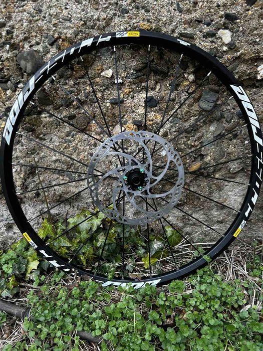 Части за колело и каска