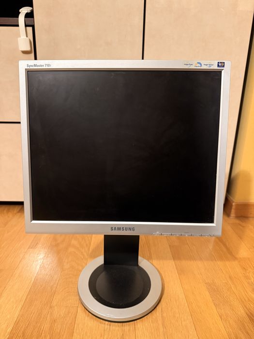 Monitor Samsung SyncMaster 710T – 17 inch, Pivot (rotire 90°)