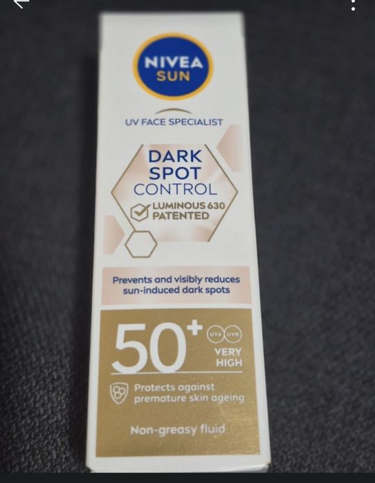 fluid pentru protecție solară Nivea Sun UV Face Specialist Dark Spot Control