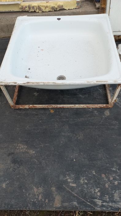 Продам поддон с каркасом