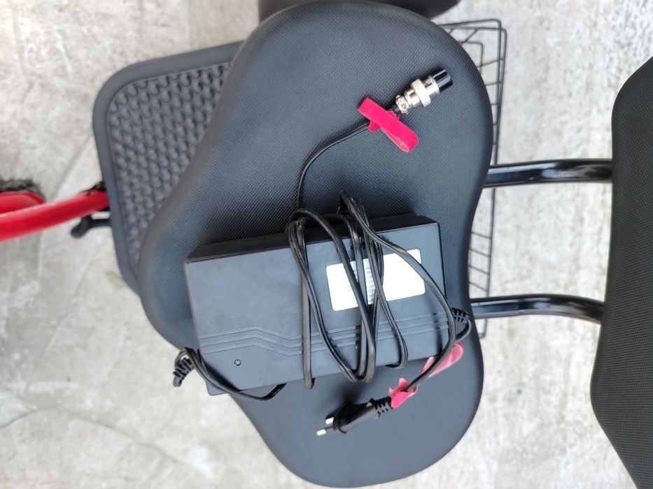 Triciclu scuter electric