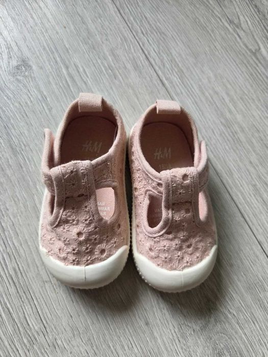 Pantofi fete decupati noi H&M, dantela roz - Marime 18/19