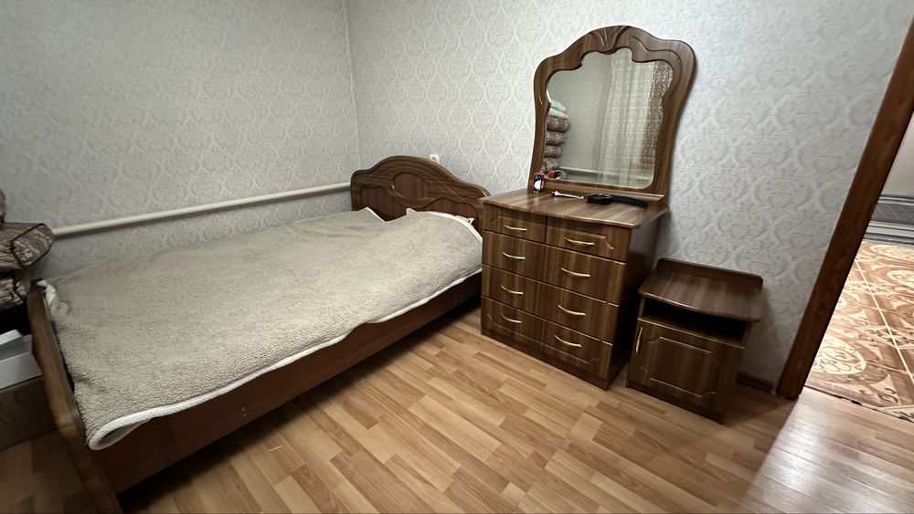 Спальный гарнитур в оличном состоянии