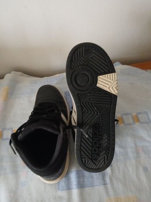 Adidas stare aproape noua