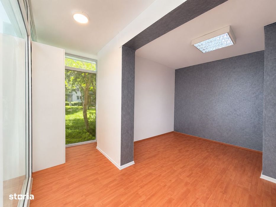 Vand spatiu comercial in Tudor, Blv. Pandurilor suprafata utila 33 mp