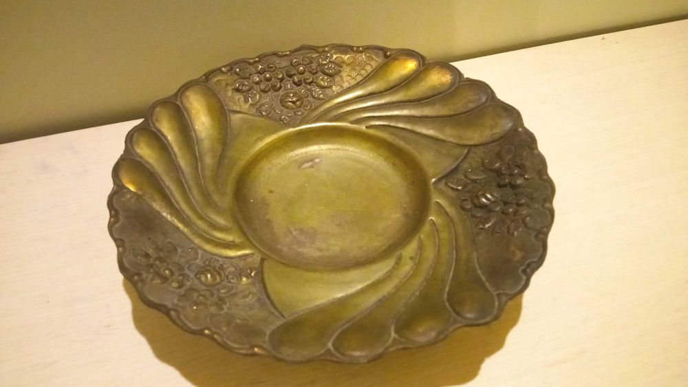 Стара, месингова чиния на крачета