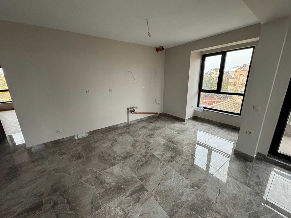 Продава се Тристаен апартамент в Пловдив, Съдийски - 132 кв.м за 2008 €/кв.м - Снимка #2