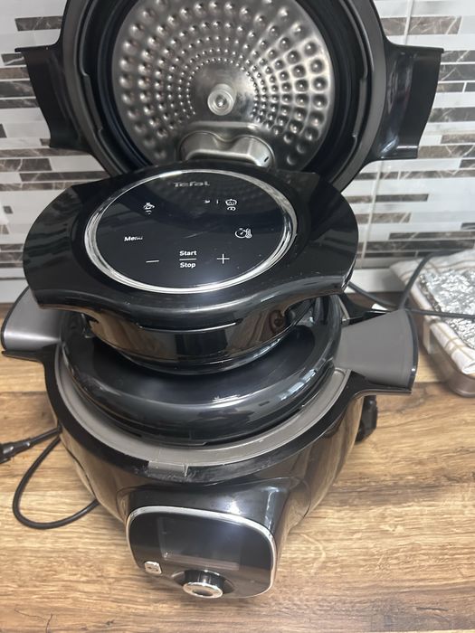 Multicooker Tefal cu accesoriu extra crisp