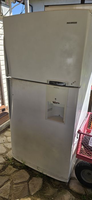 Хладилник 604 литра SAMSUNG