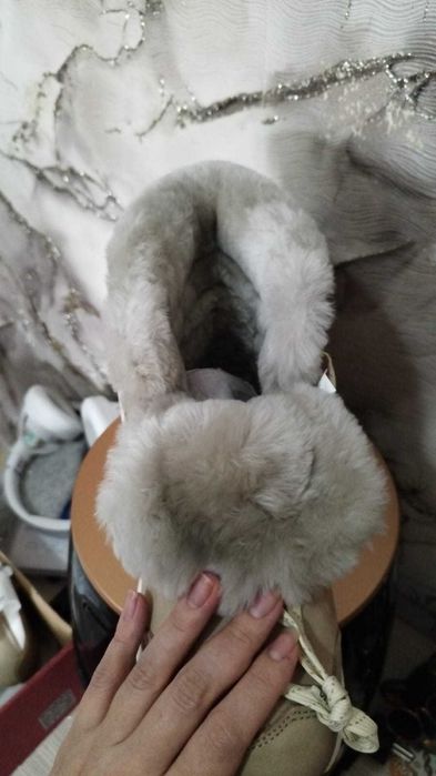 Продам зимние ботинки замша