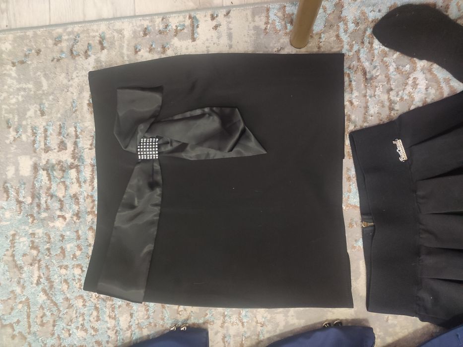 Продам школьные пиджаки и юбки