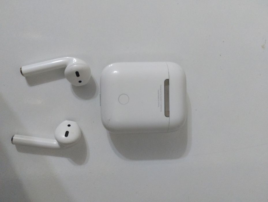 Airpods 2 поколений