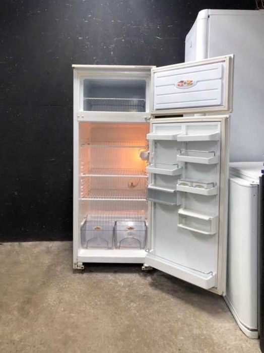 Продам два современных  рабочих холодильника  .
