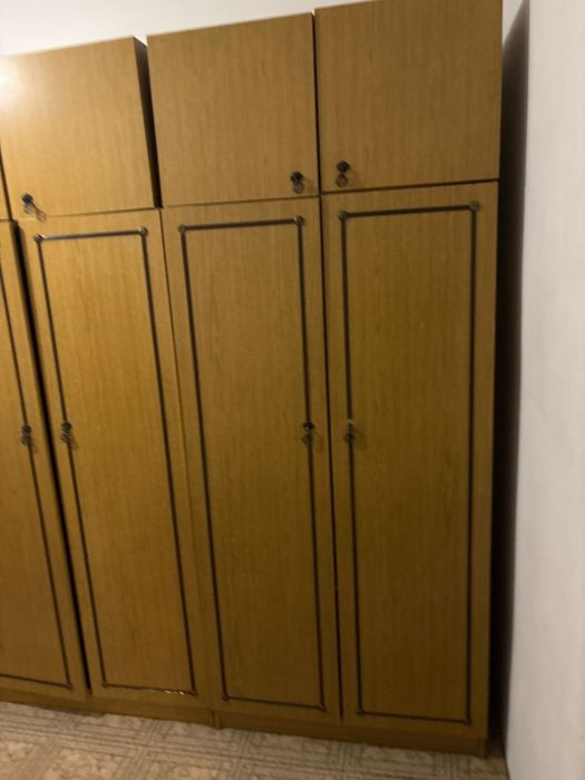 Антиквариант шкаф