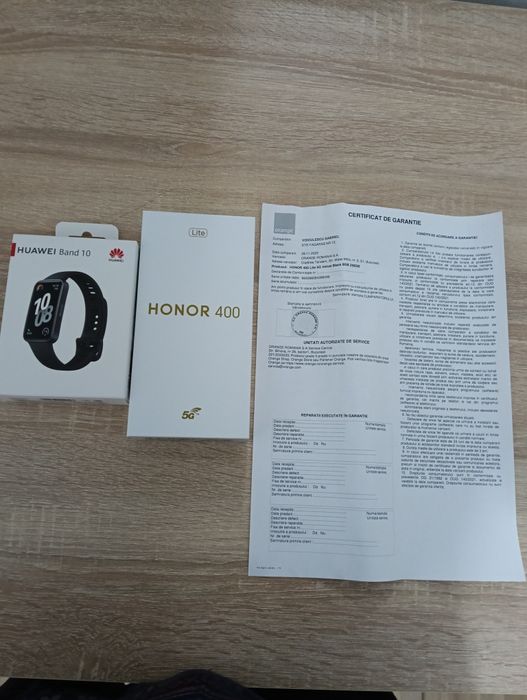 Vând telefon Honor 400 Lite și smartwatch Huawei noi.